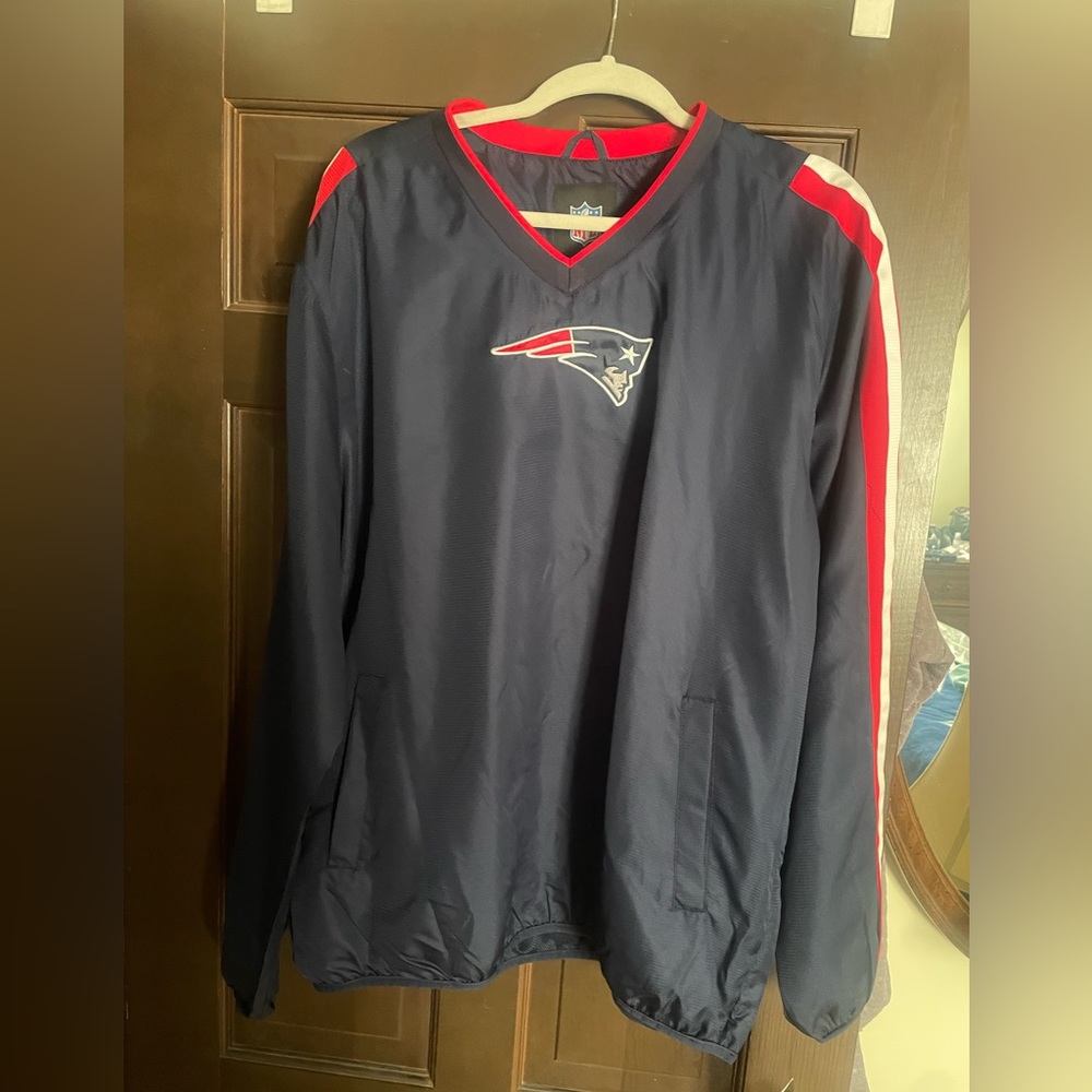New England Patriots windbreaker vneck xl NWT